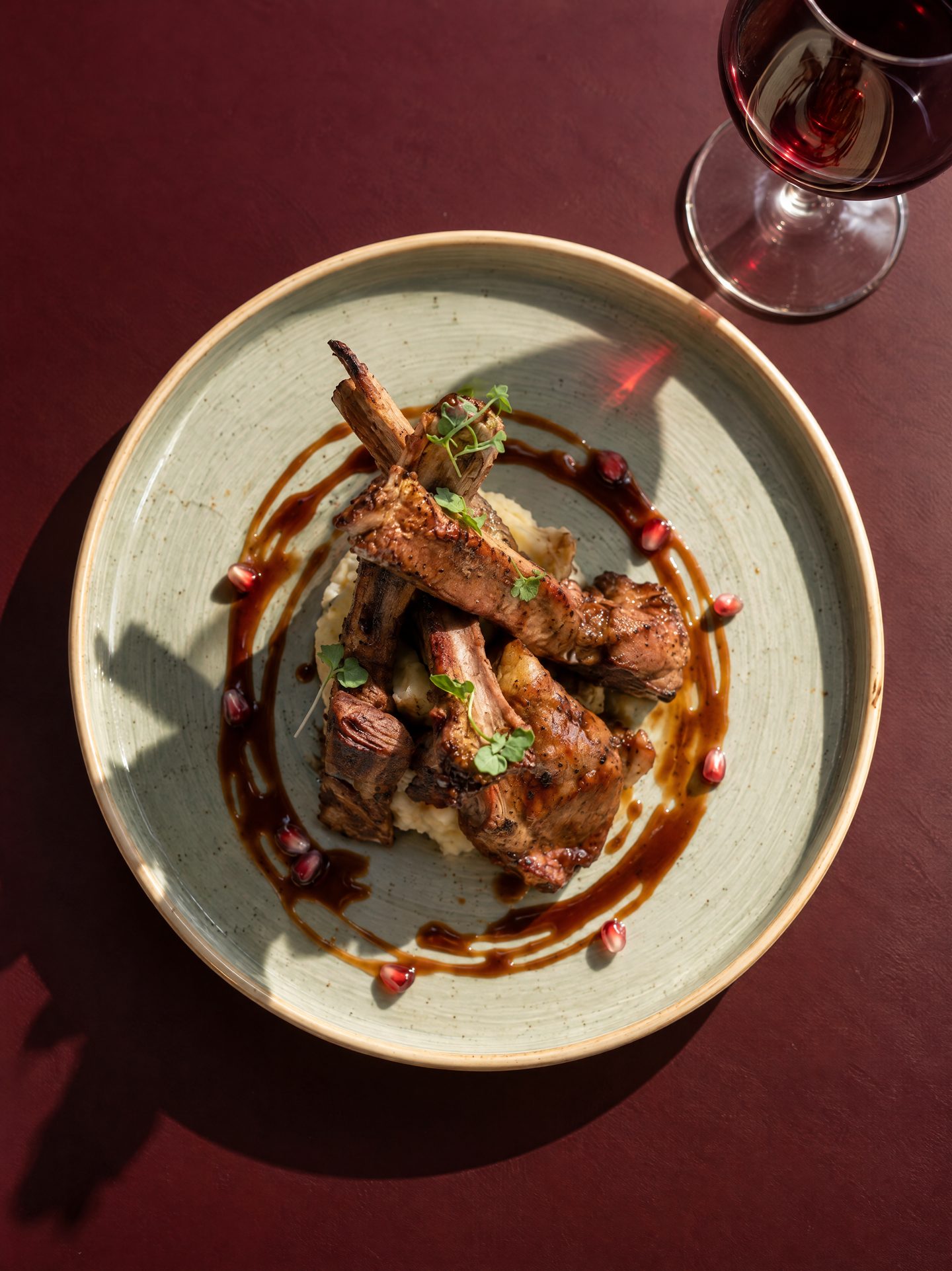 Lamb chops in pomegranate sauce with mashed potato